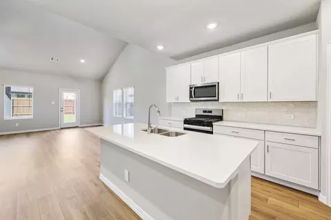 10812 Colonial Heights Ln, Fort Worth, TX 76179