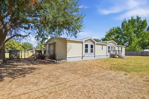 105 Apache St, Lipan, TX 76462