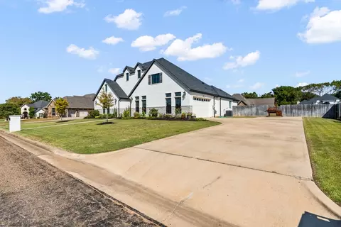 Exterior - 209 Devonshire St, Mount Pleasant, TX 75455 photo 3 of 5