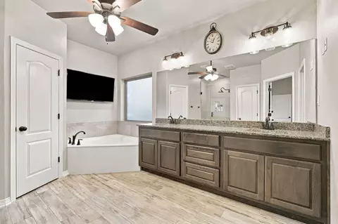 Bath - 400 Juniper Dr, Troy, TX 76579 photo 1 of 3