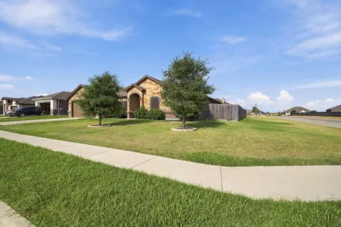 Exterior - 400 Juniper Dr, Troy, TX 76579 photo 2 of 5