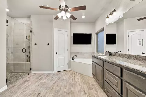 Bath - 400 Juniper Dr, Troy, TX 76579 photo 2 of 3