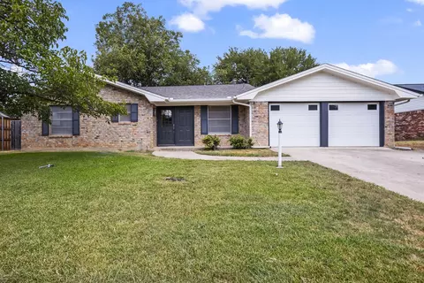 1009 Springdale Rd, Bedford, TX 76021