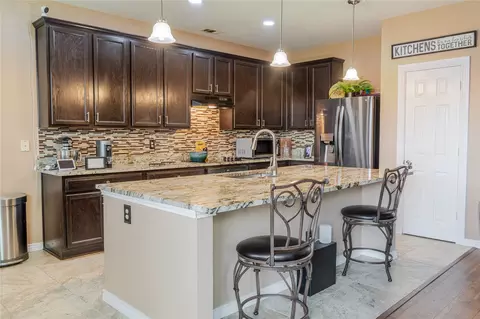 419 Kingfisher Ln, Arlington, TX 76002