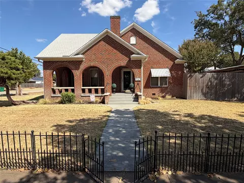 310 N Donald St, Seymour, TX 76380