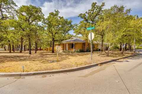 6200 Forest Hill Dr, Forest Hill, TX 76119