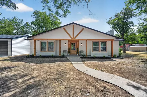 4512 Cross Timber Rd, Burleson, TX 76028