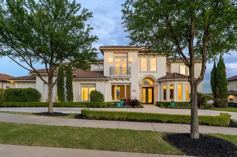 1013 Excalibur Blvd, Lewisville, TX 75056