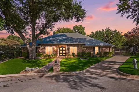 805 Shadycreek Ct, Arlington, TX 76013