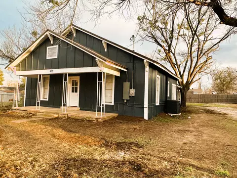 413 E 3rd St, Blooming Grove, TX 76626