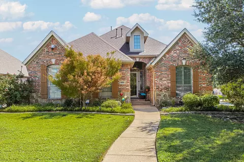 5900 Barton Springs Dr, North Richland Hills, TX 76180
