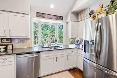 Kitchen - 524 Post Oak Rd, Grapevine, TX 76051 photo 4 of 4