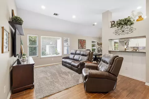Living - 524 Post Oak Rd, Grapevine, TX 76051 photo 4 of 4