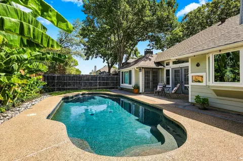 Exterior - 524 Post Oak Rd, Grapevine, TX 76051 photo 5 of 6