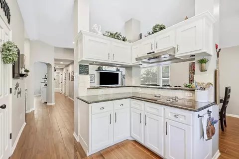 Kitchen - 524 Post Oak Rd, Grapevine, TX 76051 photo 2 of 4