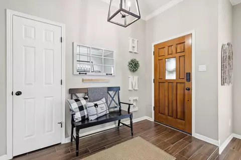 Entry Way - 524 Post Oak Rd, Grapevine, TX 76051 photo 2 of 6