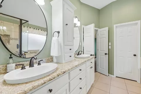 Bath - 524 Post Oak Rd, Grapevine, TX 76051 photo 3 of 5