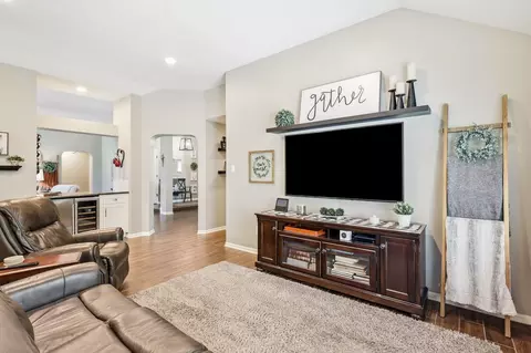 Living - 524 Post Oak Rd, Grapevine, TX 76051 photo 3 of 4