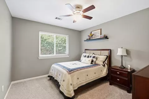 Bedroom - 524 Post Oak Rd, Grapevine, TX 76051 photo 4 of 5