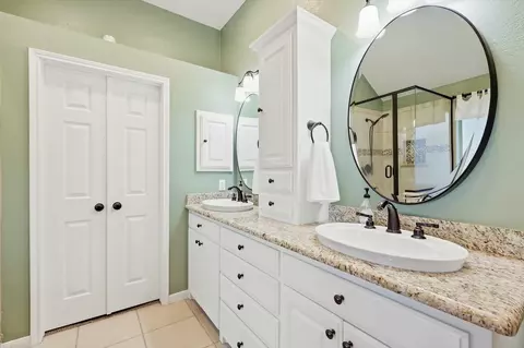 Bath - 524 Post Oak Rd, Grapevine, TX 76051 photo 2 of 5