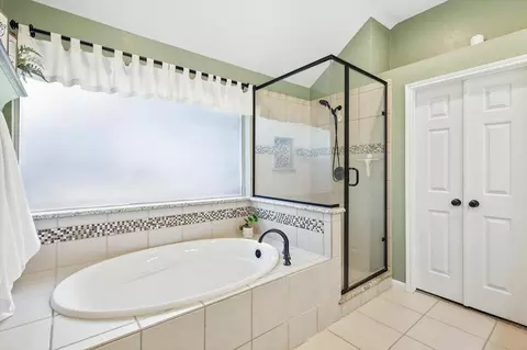 Bath - 524 Post Oak Rd, Grapevine, TX 76051 photo 1 of 5
