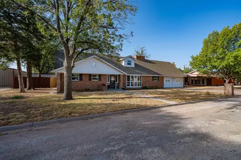 1406 Bartley St, Stamford, TX 79553