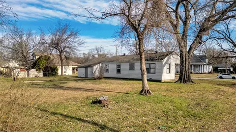 Exterior - 901 Johnson St, Terrell, TX 75160 photo 3 of 5