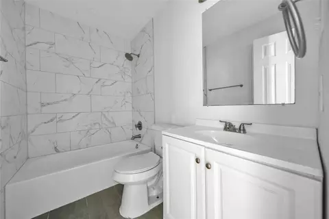 Bath - 901 Johnson St, Terrell, TX 75160 photo 1 of 1
