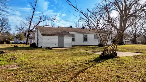 Exterior - 901 Johnson St, Terrell, TX 75160 photo 4 of 5