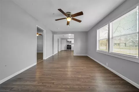 Living - 901 Johnson St, Terrell, TX 75160 photo 2 of 3
