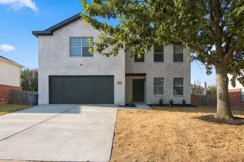 717 Redwing Dr, Saginaw, TX 76131