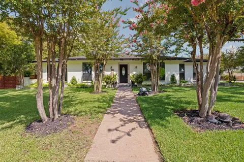1502 Austrian Rd, Grand Prairie, TX 75050