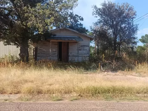 1610 S 5th St, Tahoka, TX 79373