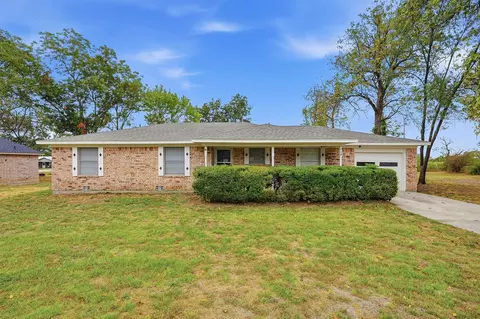 400 E Murdock St, Collinsville, TX 76233