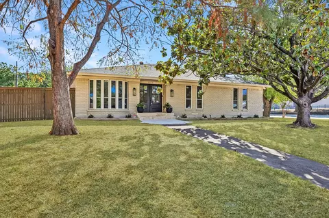 9008 Flicker Ln, Dallas, TX 75238