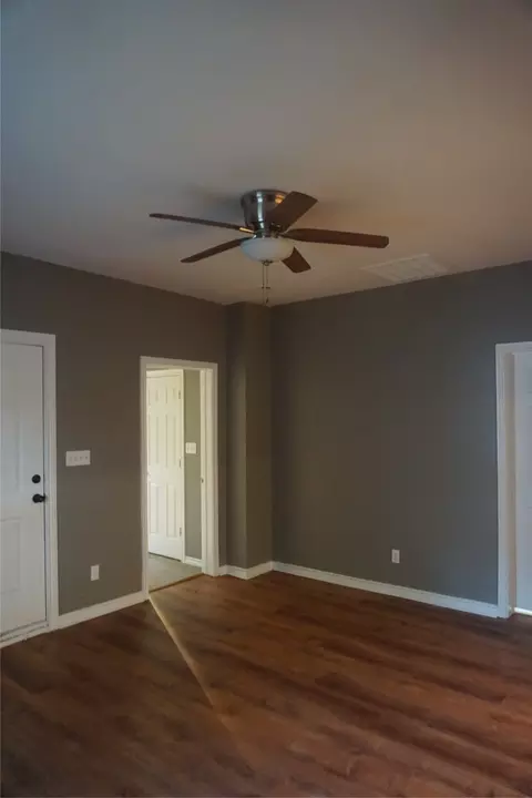 Living - 127 E Hull St, Denison, TX 75021 photo 2 of 3