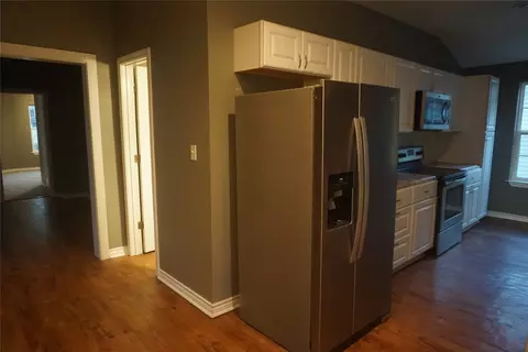 Entry Way - 127 E Hull St, Denison, TX 75021 photo 3 of 4