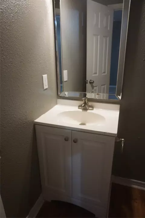 Bath - 127 E Hull St, Denison, TX 75021 photo 4 of 4