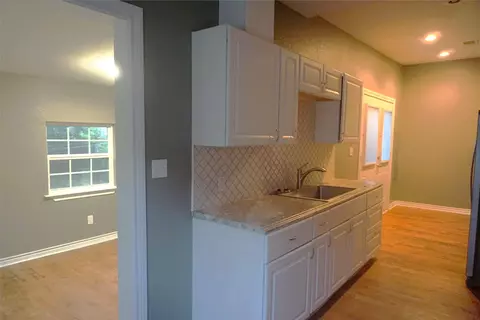 Entry Way - 127 E Hull St, Denison, TX 75021 photo 2 of 4