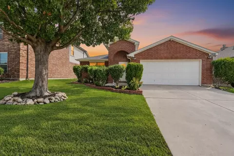6632 Friendsway Dr, Fort Worth, TX 76137