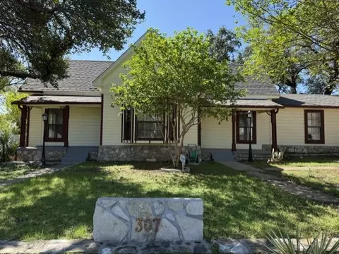 307 Mission St, Glen Rose, TX 76043