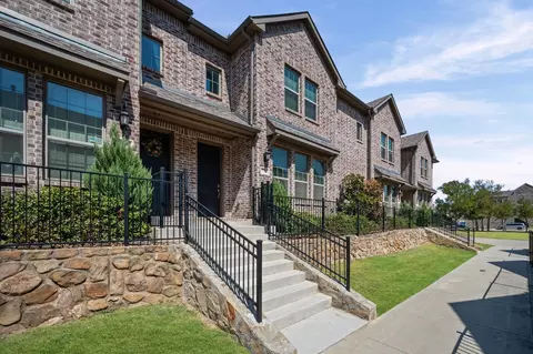 Exterior - 905 Suma Dr, Euless, TX 76040 photo 2 of 3