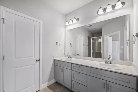 Bath - 905 Suma Dr, Euless, TX 76040 photo 2 of 4