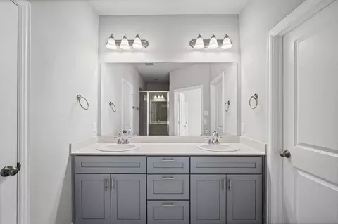 Bath - 905 Suma Dr, Euless, TX 76040 photo 3 of 4