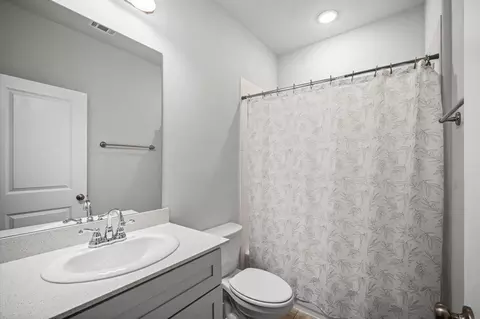 Bath - 905 Suma Dr, Euless, TX 76040 photo 1 of 4
