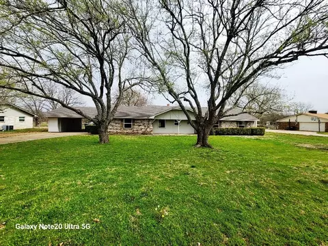 107 Towne West Dr, Lorena, TX 76655