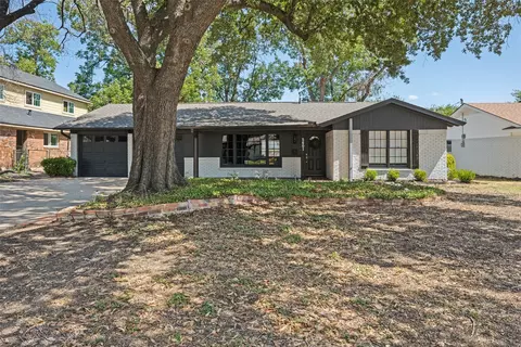 5601 Westcreek Dr, Fort Worth, TX 76133