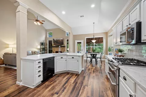 Kitchen - 3202 Harbor Pointe Dr, Rowlett, TX 75088 photo 1 of 3