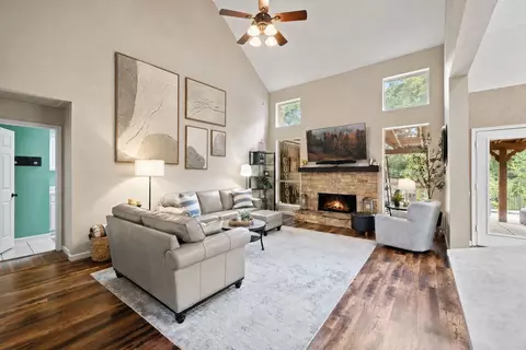Living - 3202 Harbor Pointe Dr, Rowlett, TX 75088 photo 2 of 2