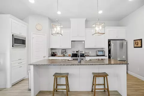 Kitchen - 952 Sam St, Springtown, TX 76082 photo 3 of 5